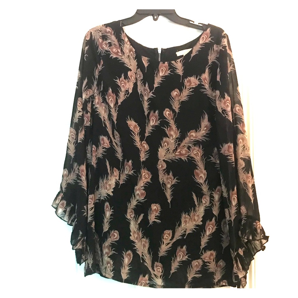 Feather tunic with flared sleeves